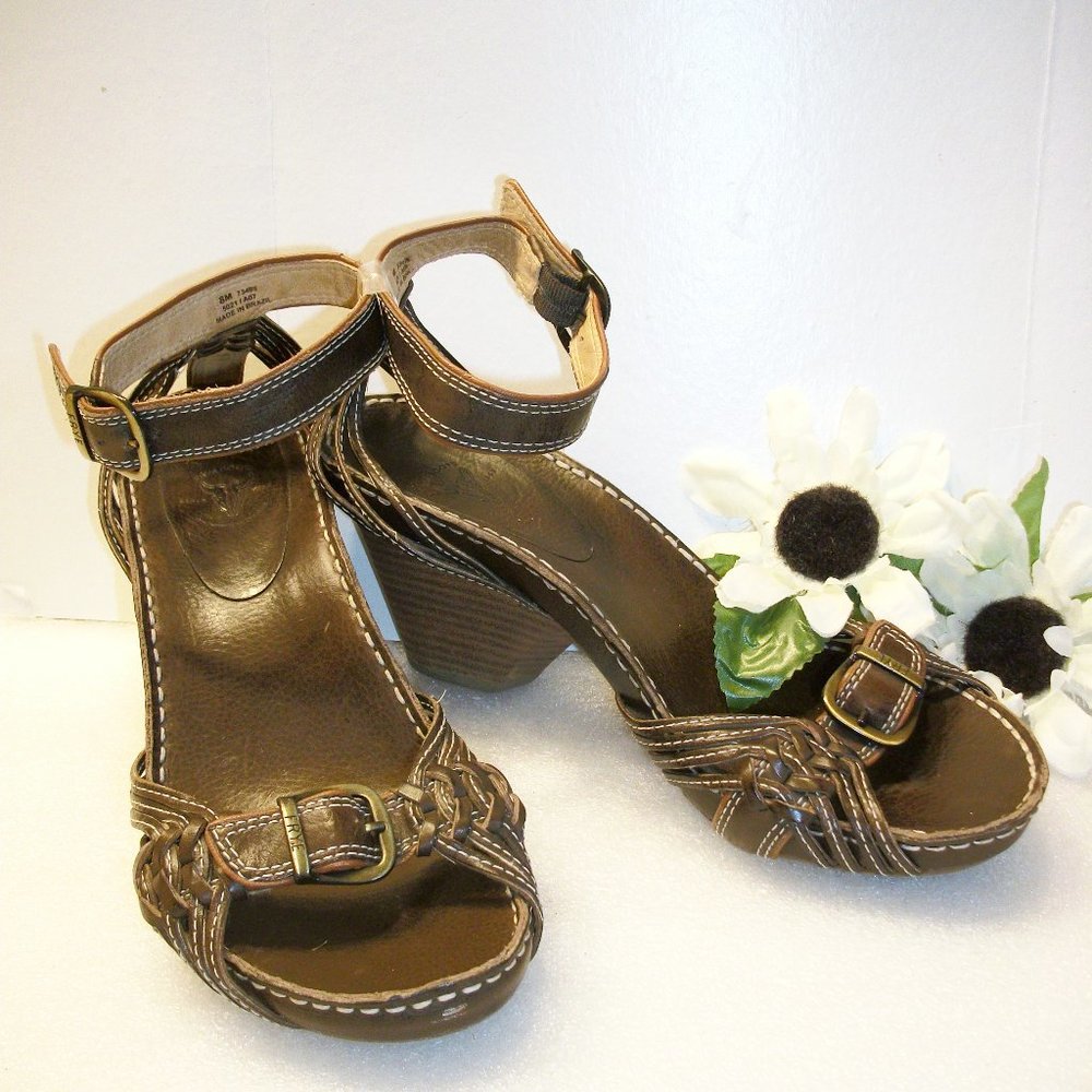 FRYE AUDREY 8M Brown Leather Strappy Ankle Strap Sandals NWOT 2 3/4" Heel